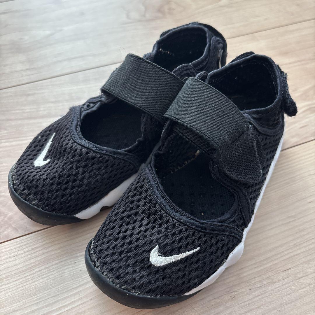 宅配 NIKE エアリフト 18cm - メルカリ サンダル