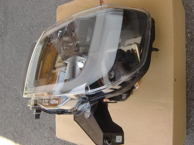 ダイハツ ウエイク　LA700S　左ヘッドランプ