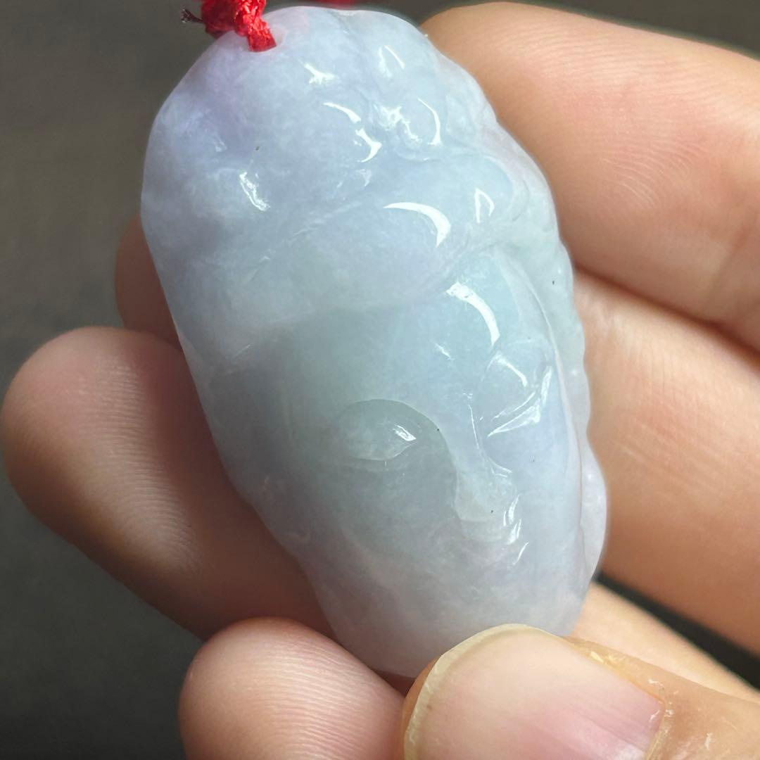 鑑別書付ラベンダー立体花彫刻ペンダント・無処理天然ミャンマー産本翡翠00316 本翡翠ペンダント 観音様 ラベンダー 薄い緑 慈悲表情 彫刻精巧