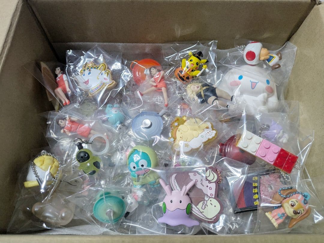 ガチャガチャ他大量100点以上まとめ売り めじるしアクセサリー サンリオ ガチャガチャ他大量100点以上まとめ売り めじるしアクセサリー サンリオ