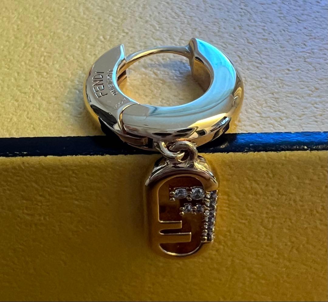 Fendi オーロック ピアス 両耳 Fendi オーロック ピアス 両耳