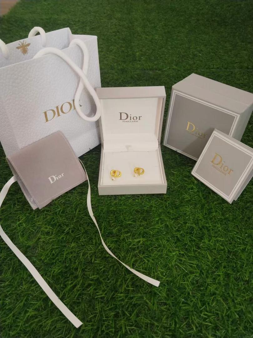 人気★Dior ゴールドロゴピアス パール付き