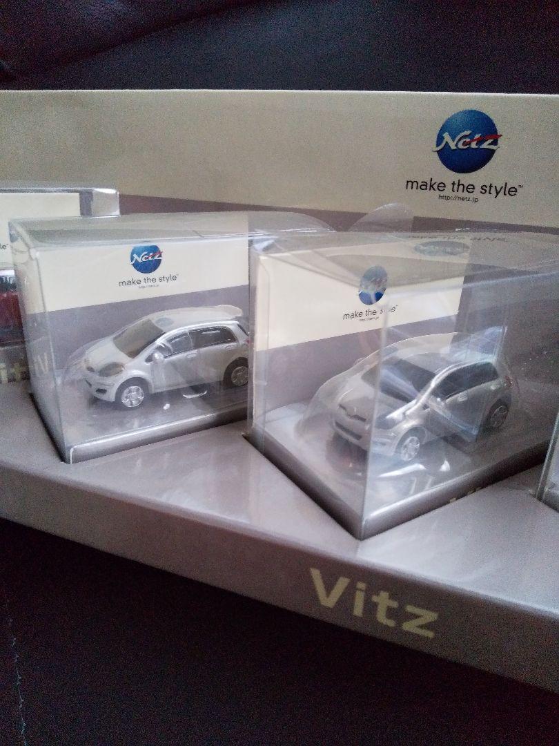 新品！ トヨタ Vitz プルバックカー 5台セット 台座付き 非売品
