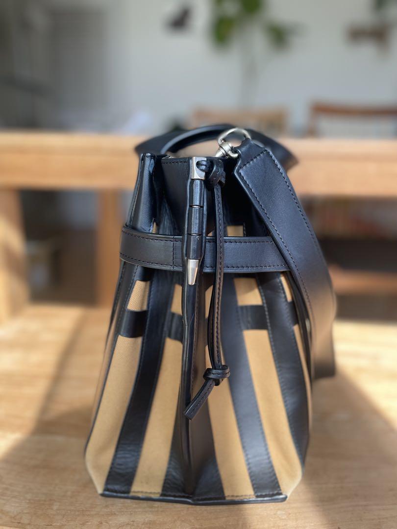 よる【ロエベ】GATE TOP HANDLE GRID BAG