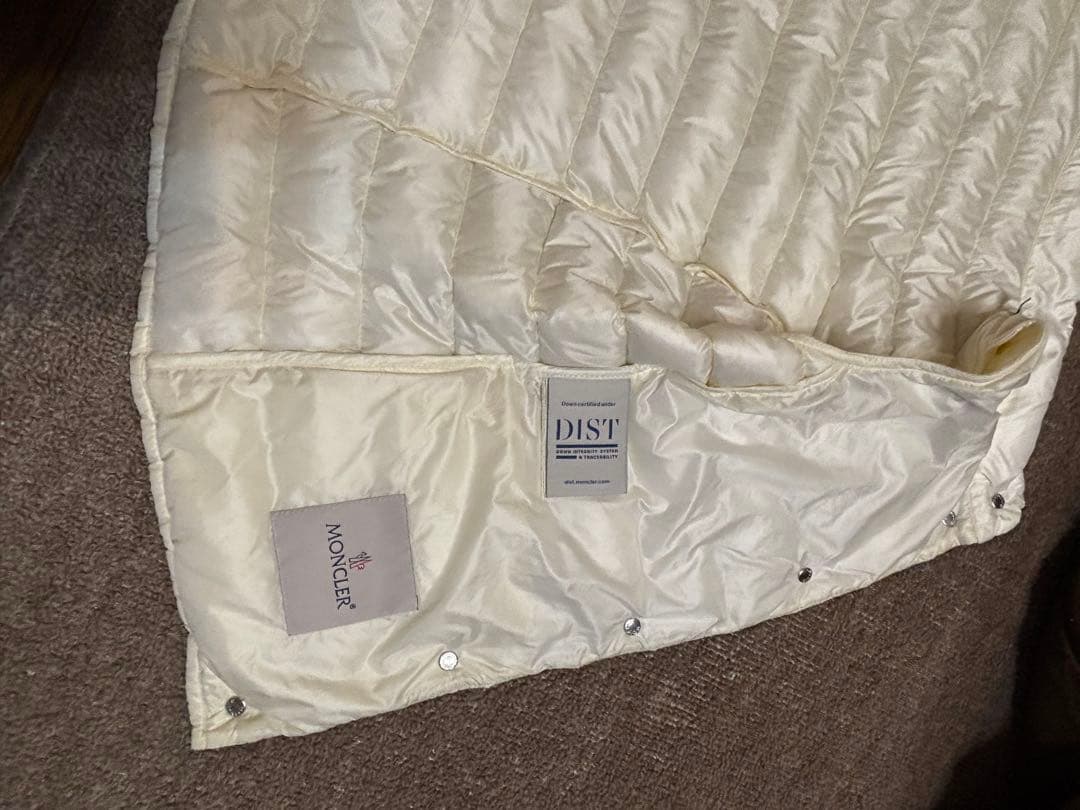 MONCLER :Lianeホワイト(オフ)ダウンベスト MONCLER :Lianeホワイト(オフ)ダウンベスト