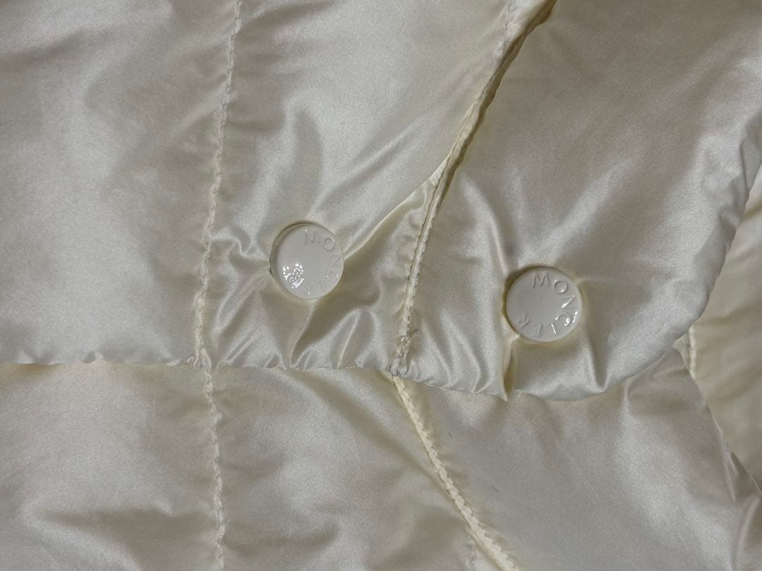 MONCLER :Lianeホワイト(オフ)ダウンベスト MONCLER :Lianeホワイト(オフ)ダウンベスト