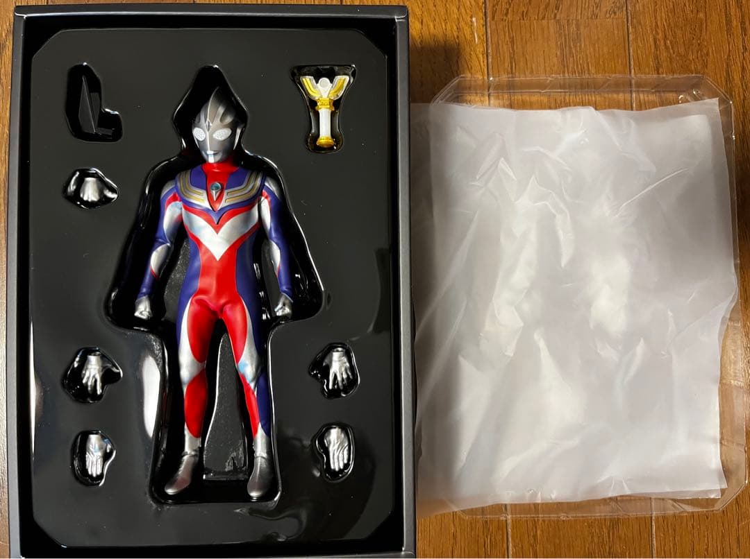 ★未使用品★ Alphamax ウルトラマン ティガ アクションフィギュア 可動