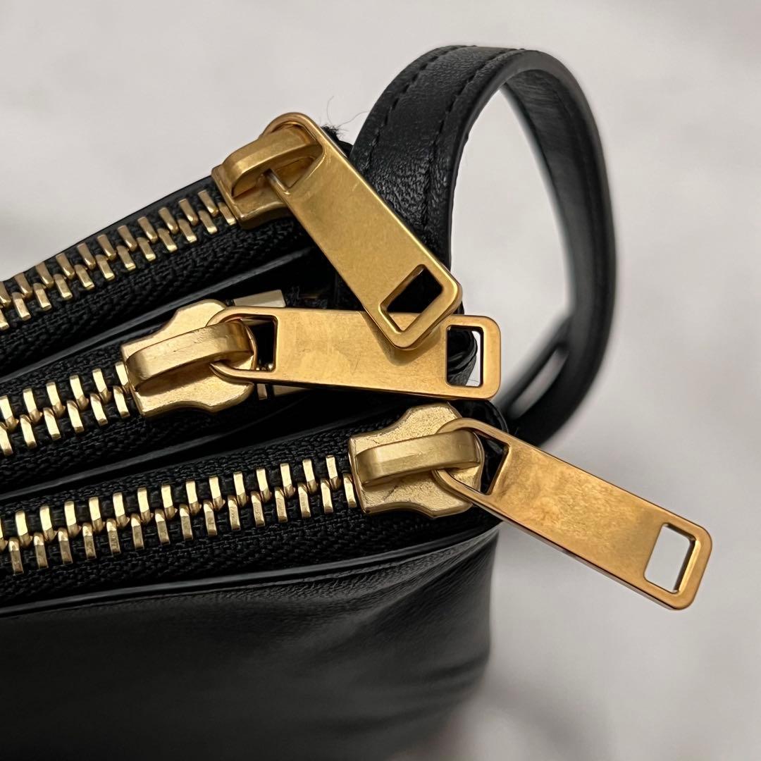 ◇美品◇セリーヌ トリオラージ ブラック クロスボディバッグ 現行ロゴ ◇美品◇セリーヌ トリオラージ ブラック クロスボディバッグ 現行ロゴ