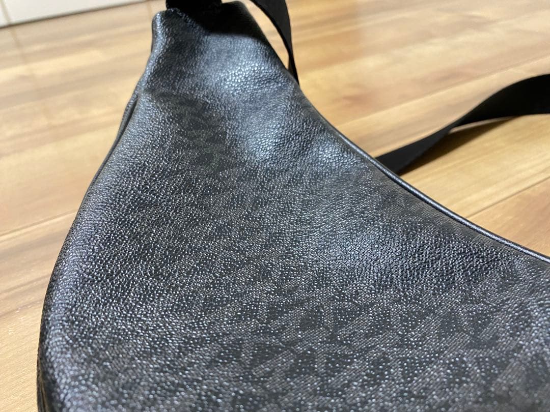 マイケルコース　ボディバッグ