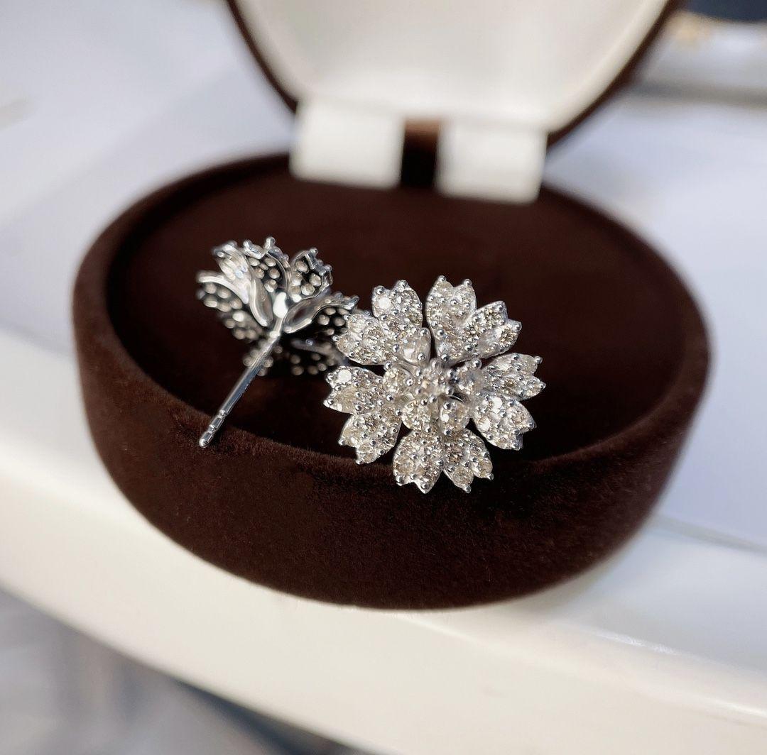 天然ダイヤモンドピアス1.3ct k18 - メルカリ 天然ダイヤモンドピアス1.3ct k18 - メルカリ