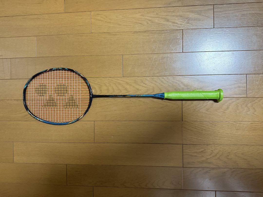 バドミントンヨネックスラケット　アストロクス88S PRO