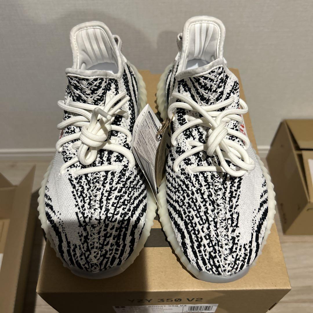 希少　YEEZY 350 V2 ホワイト/ブラック 新品