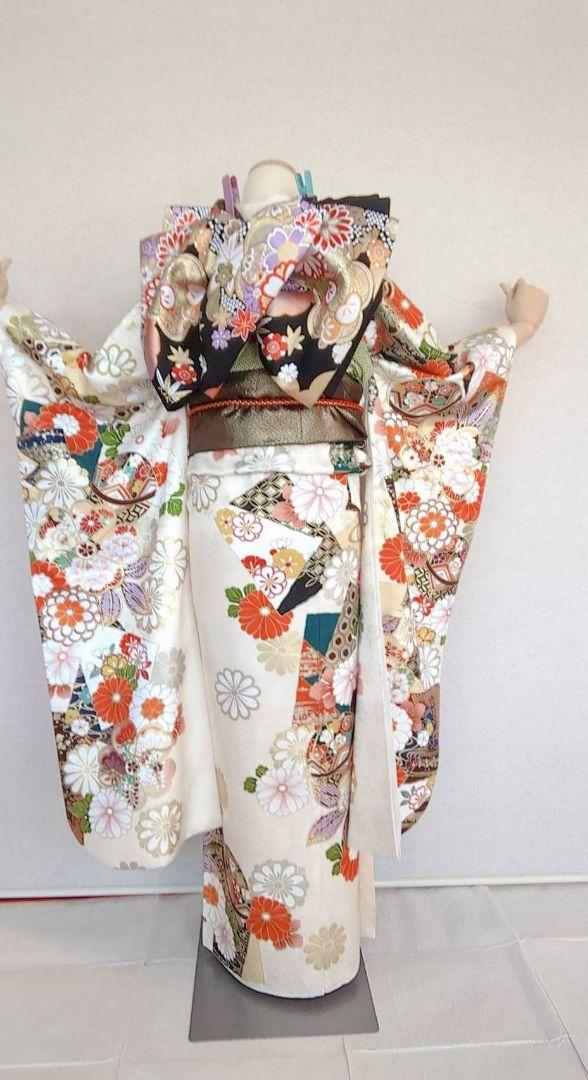 生成りの上品で落ち着いた正絹古典振袖