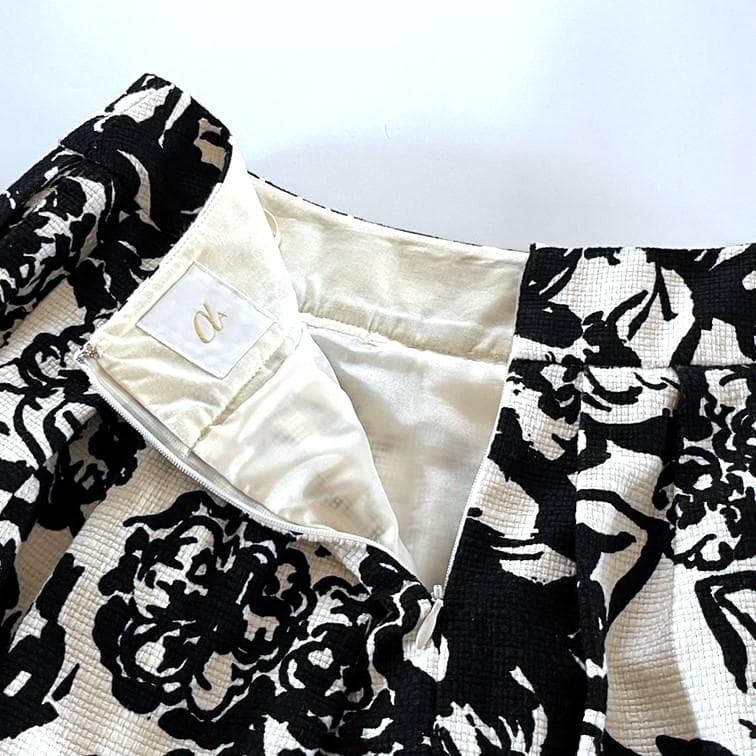 格安SALEスタートαA アルファエー ミニスカート 黒白 サイズ36 柄物