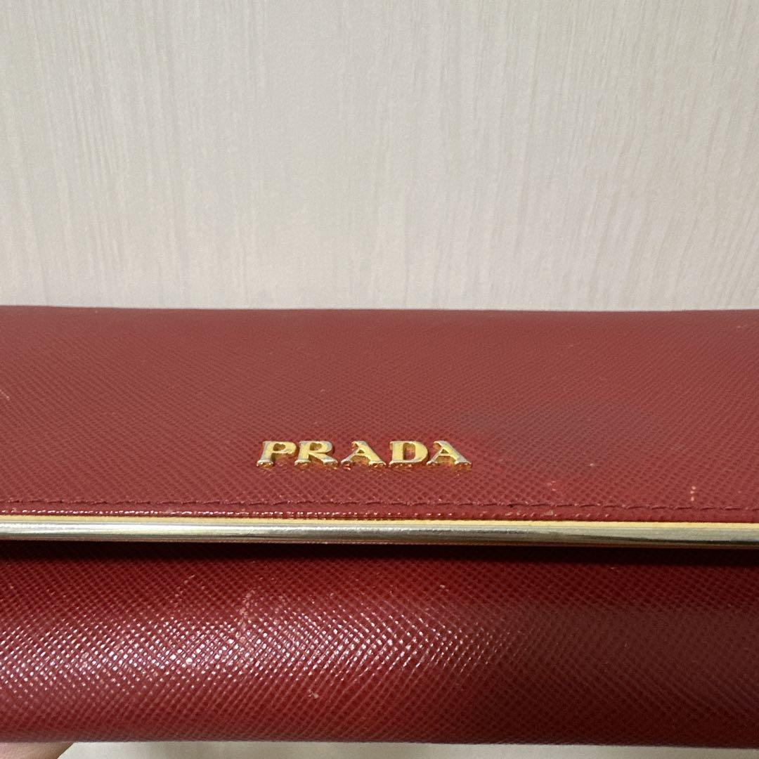 PRADA 赤色長財布