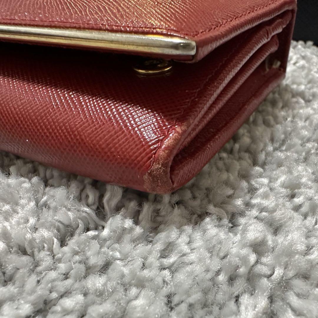 PRADA 赤色長財布