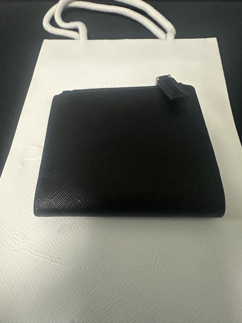 PRADA ブラック レザー 二つ折り財布　コンパクト