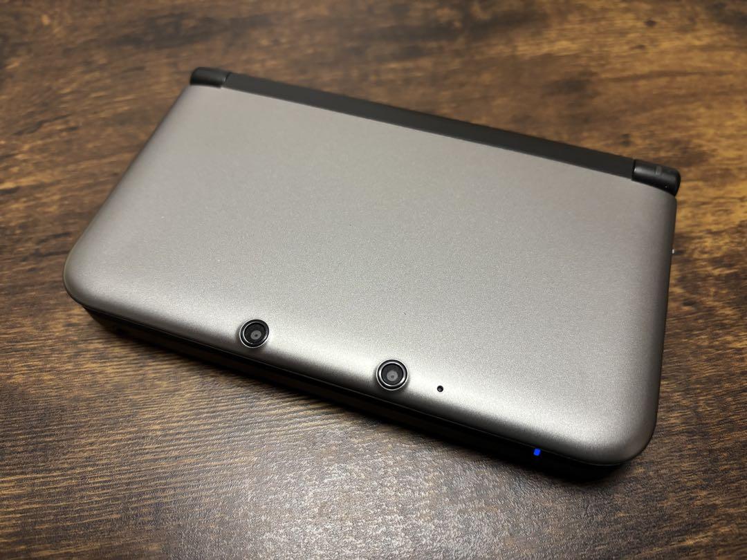 中古Nintendo 3DS LL シルバー 本体　ACアダプター付
