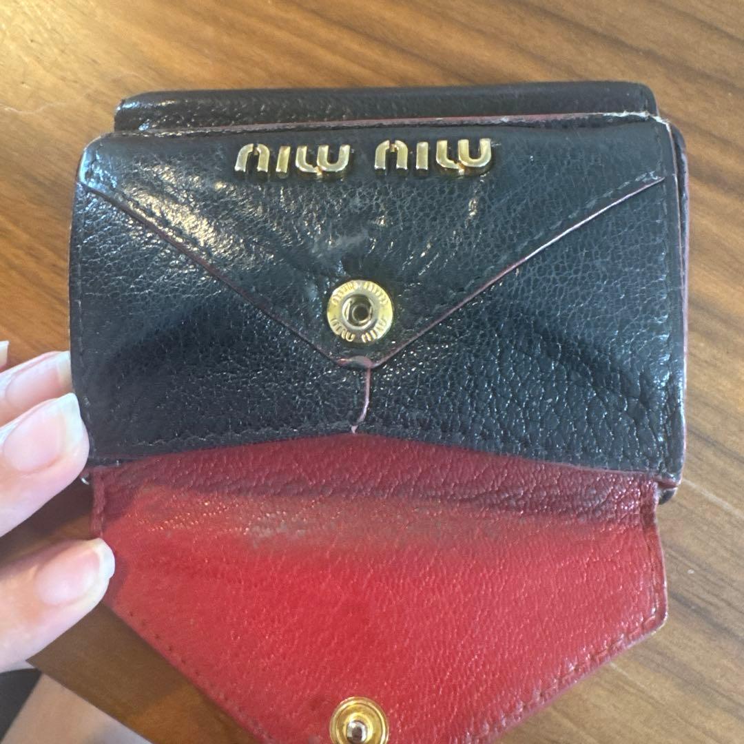 miu miu 黒 レザー 三つ折り財布　ラブレター