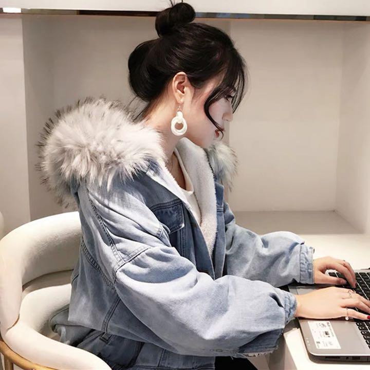 ャケットに✬ デニムジャケット フード付 レディース アウター 8IBJL-m50716358359 ボリューム ファー のサイズ