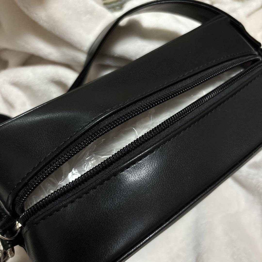 epine  é Heart pouch shoulder strap bag