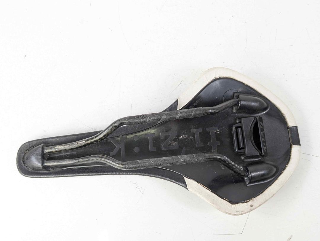 Fizik Antares カーボンレール サドル D52OS
