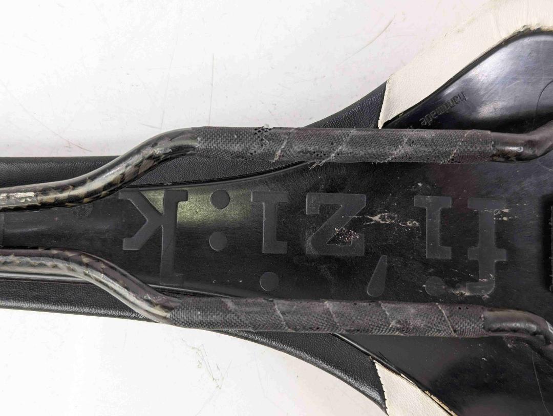 Fizik Antares カーボンレール サドル D52OS
