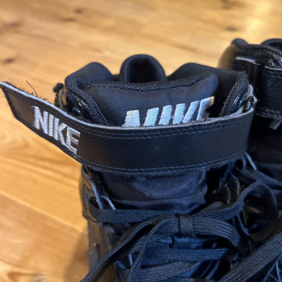 Nike エアレボリューション スカイハイ インヒール スニーカー