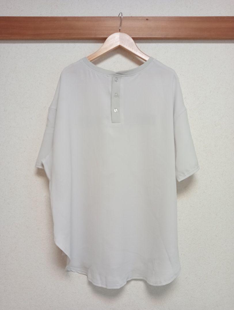 DOUDOU(ドゥドゥ) バックボタンジョーゼットロゴTEE