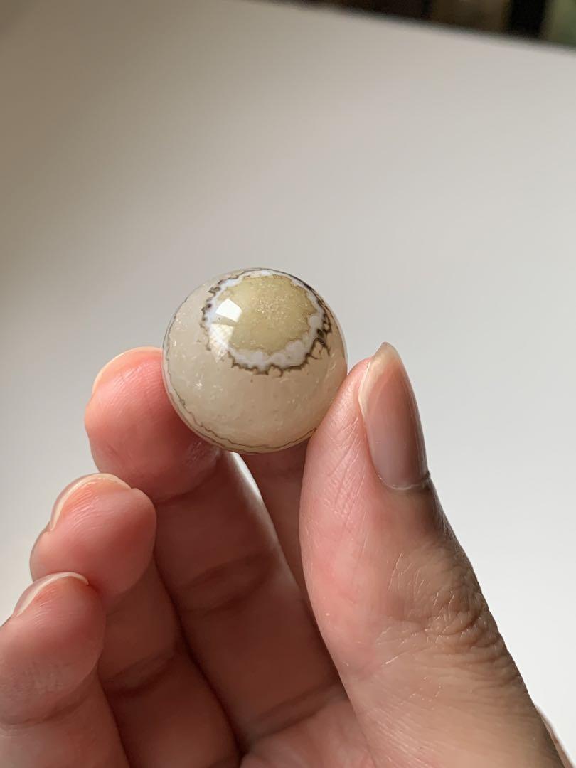 ご売約済み　　　　蒙古瑪瑙　原石　水石　翡翠　オパール　根付　天珠