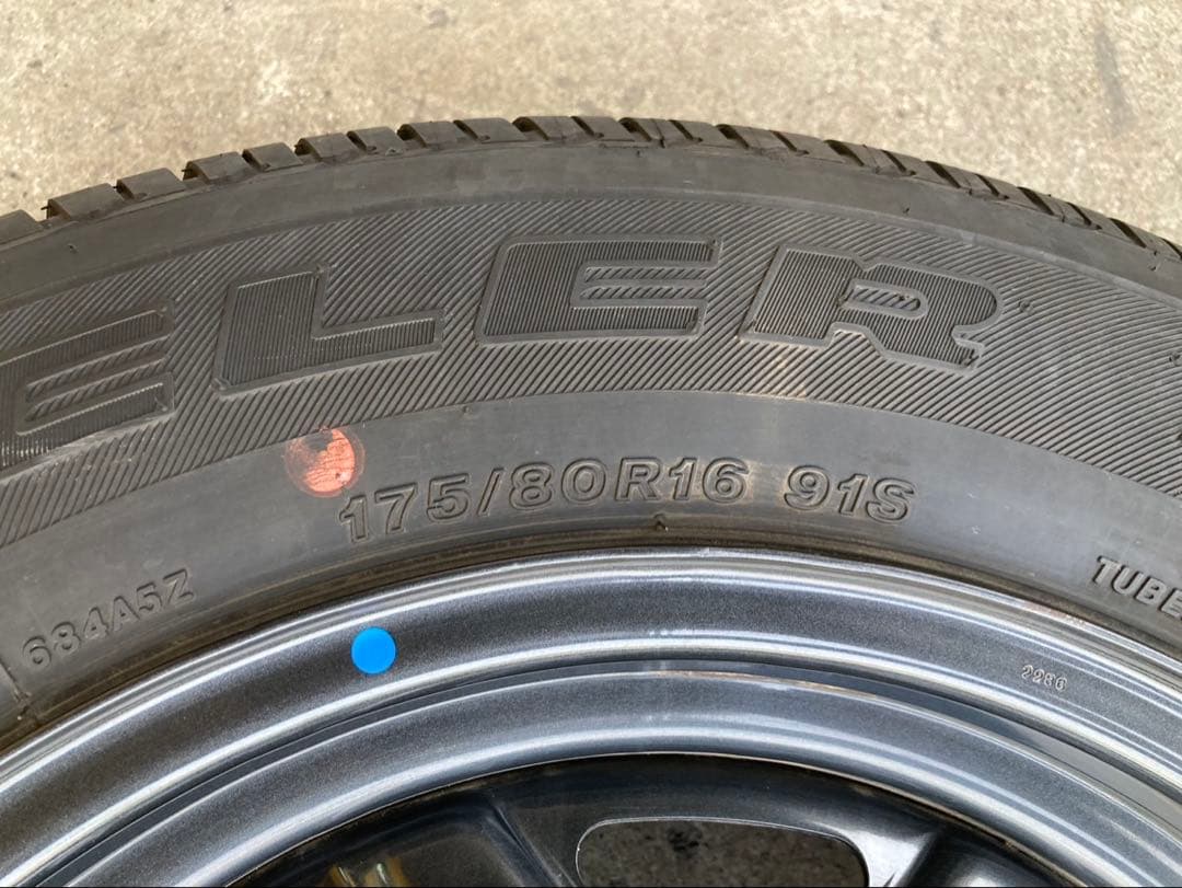 64ジムニー用16インチ背面スペアタイヤ目立った傷や汚れなし