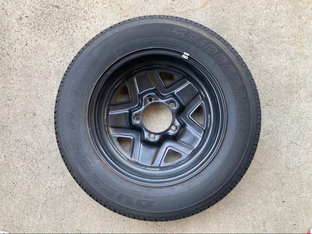 64ジムニー用16インチ背面スペアタイヤ目立った傷や汚れなし