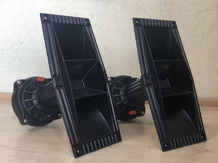 セットJBLホーンドライバーD260PRO とホーン外向きカーオーディオ