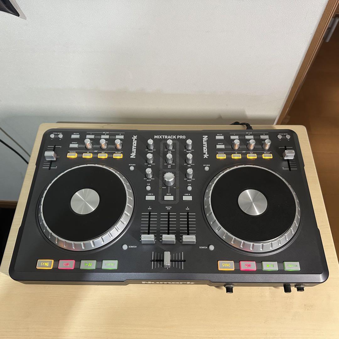 Numark Mixtrack Pro DJコントローラー