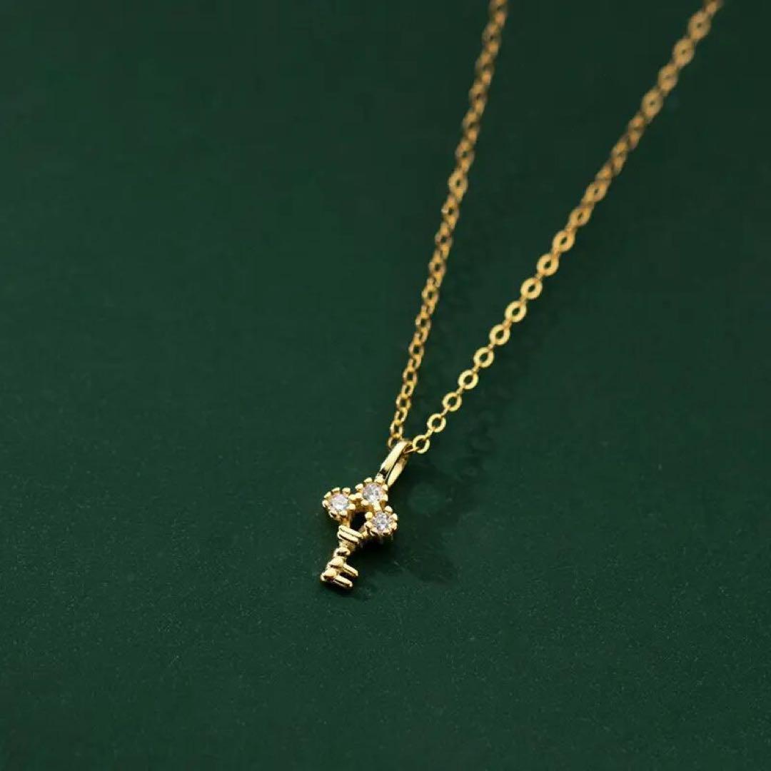 008N【高品質✨】キーネックレス　鍵　ゴールド　小ぶり　大人可愛い　シンプル