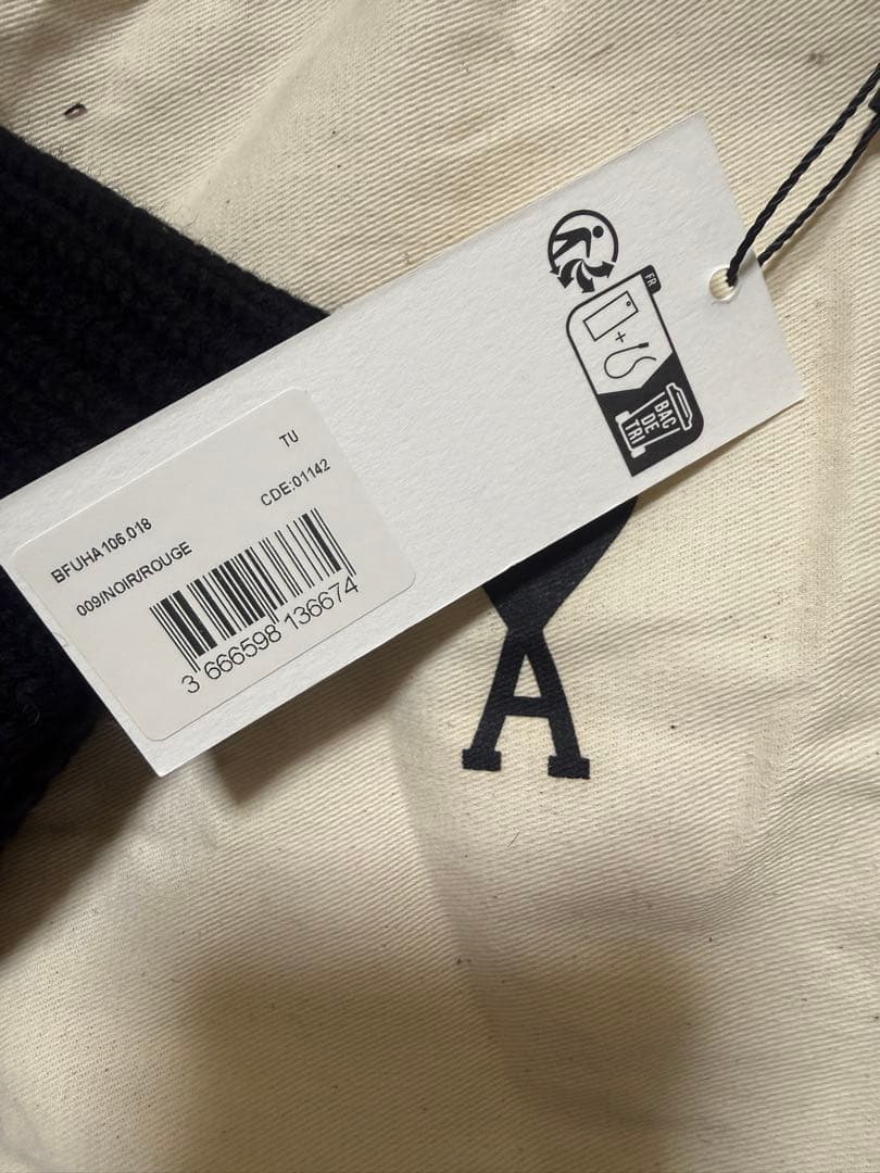 【新品未使用】ami paris 黒 ニット帽 【新品未使用】ami paris 黒 ニット帽