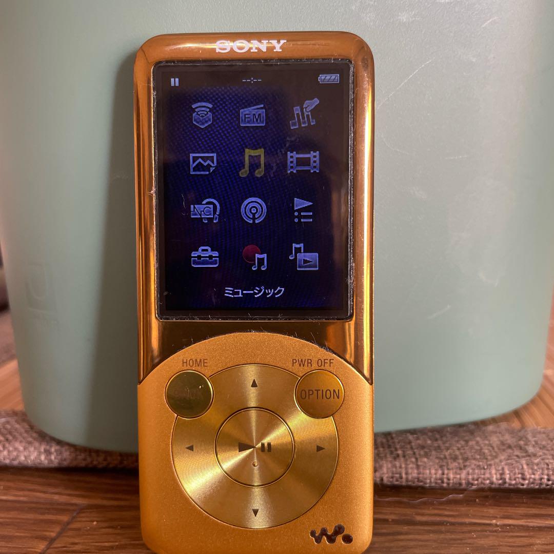 SONY ウォークマン ゴールド デジタルオーディオプレーヤー充電ケーブル付き - メルカリ