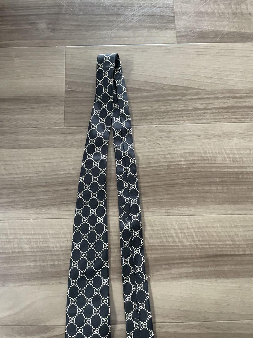 らす：GUCCI GGパターン シルクネクタイ 黒&赤緑ネクタイの2本