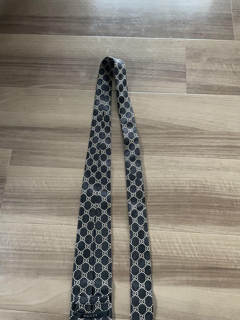 らす：GUCCI GGパターン シルクネクタイ 黒&赤緑ネクタイの2本