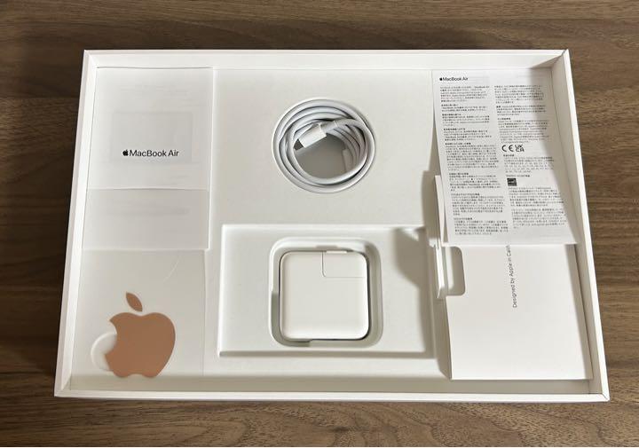 MacBook Air M1 13.3型　256GB  ゴールド