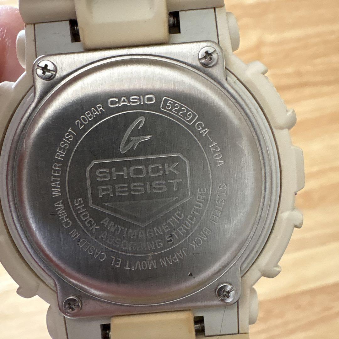 CASIO G-SHOCK GA-110 ホワイト