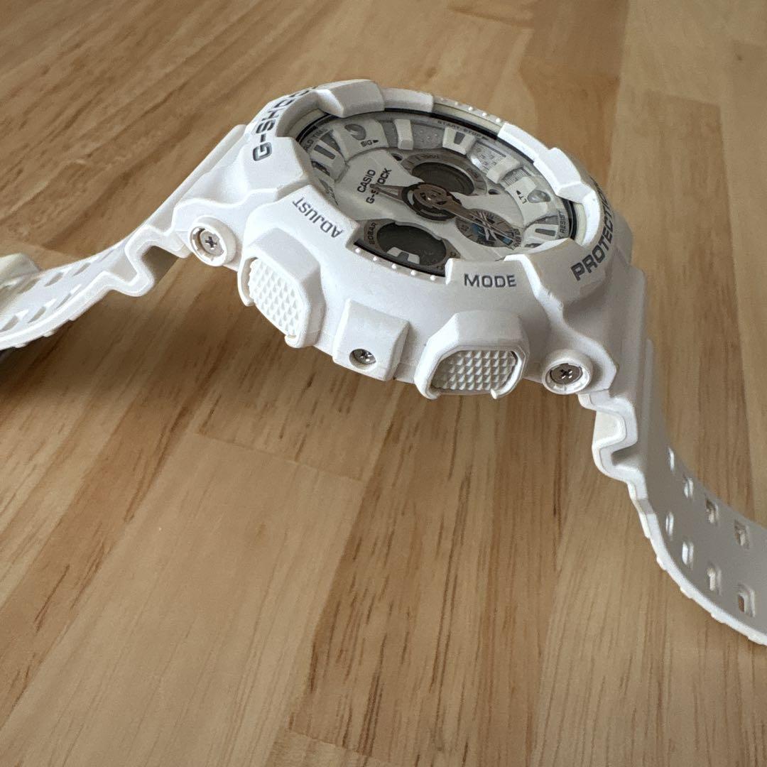 CASIO G-SHOCK GA-110 ホワイト