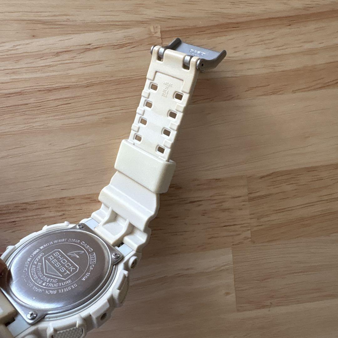 CASIO G-SHOCK GA-110 ホワイト