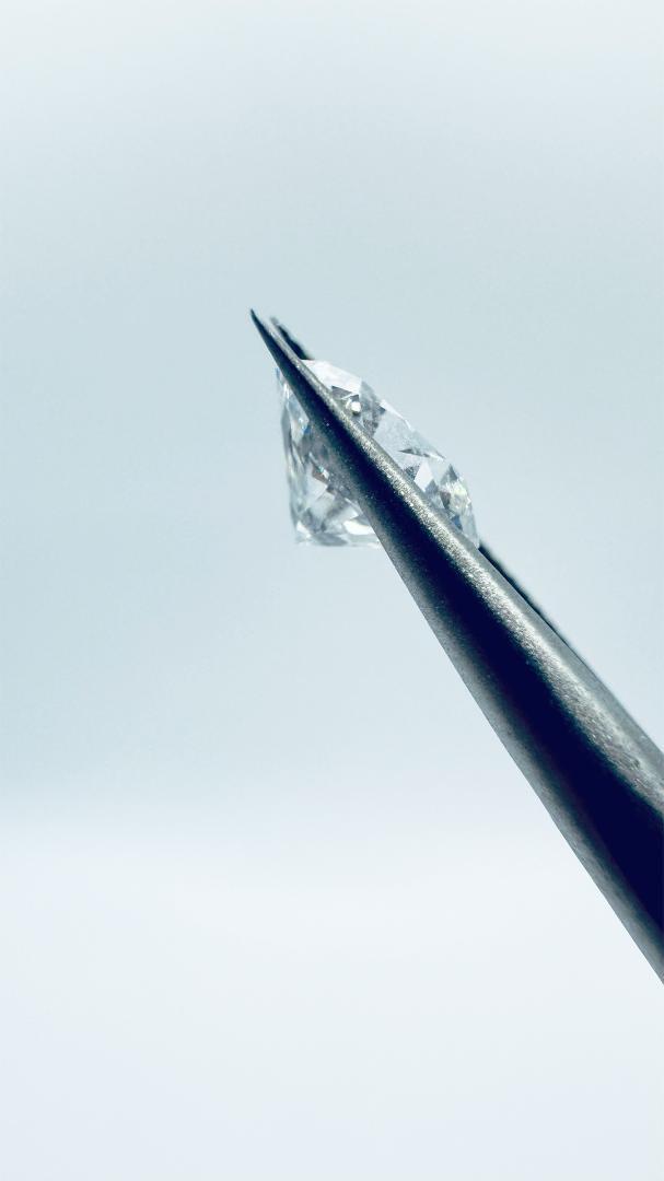 【新品】ラボグロウンダイヤモンド 0.6ct D VVS2 鑑定書付き