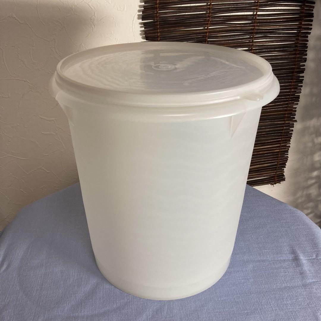 タッパーウェア ジャイアント 8800ml ２点セット 値下げ】タッパーウェア ジャイアント 8,800mL➕スコップ - メルカリ