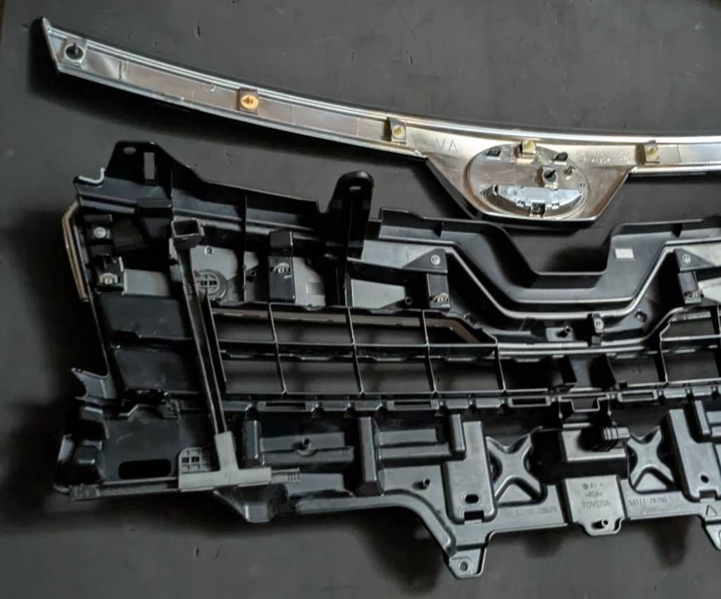 純正グリル モール