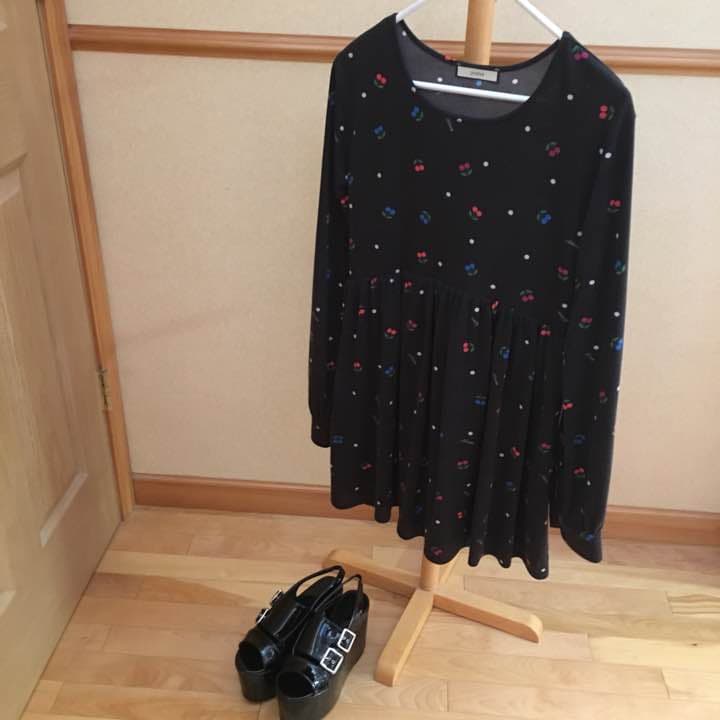 メルカリ ジュエティ Jouetie さくらんぼ柄 ワンピース 長袖 黒 ミニワンピース 980 中古や未使用のフリマ