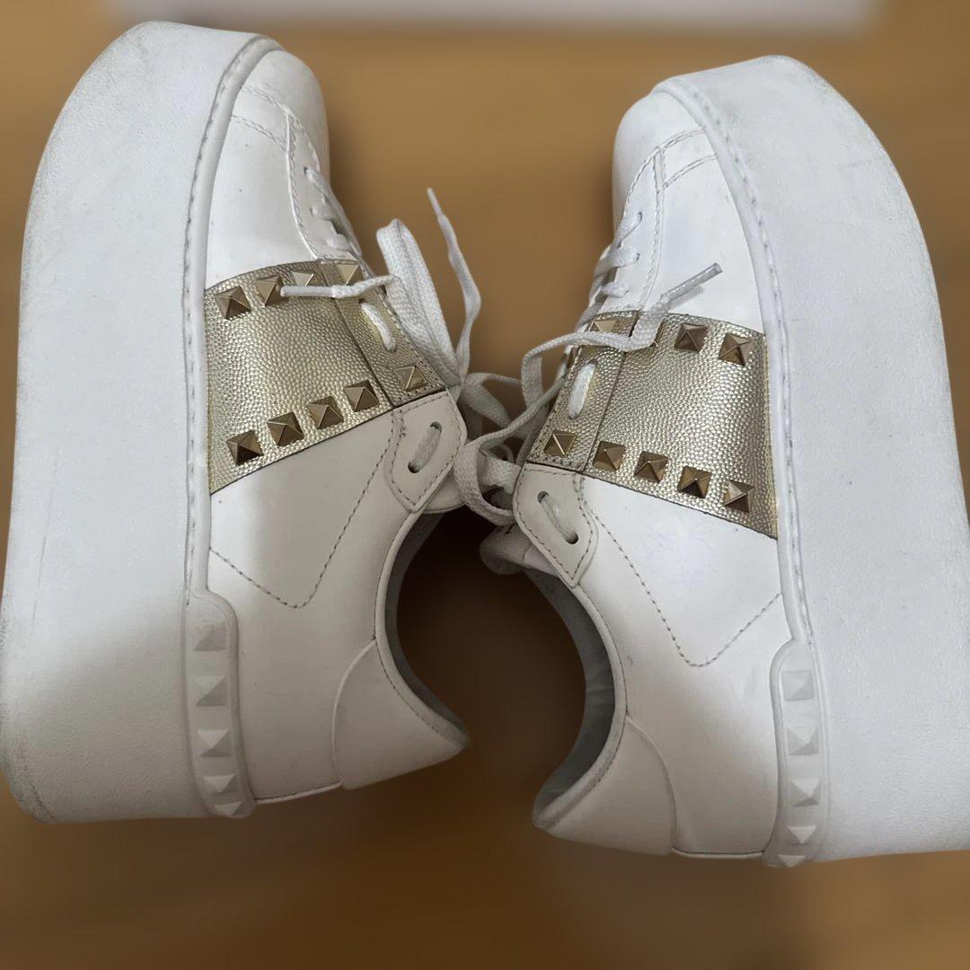 美品☆正規品 ヴァレンティノ スタッズ スニーカー ホワイト ゴールド レザー 美品☆正規品 ヴァレンティノ スタッズ スニーカー ホワイト ゴールド レザー