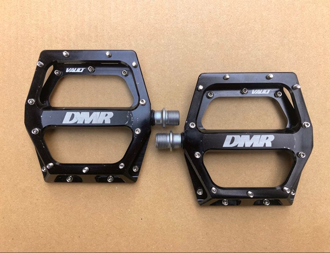 美品!! DMR VAULT フラットペダル / グロス ブラック 美品!! DMR VAULT フラットペダル / グロス ブラック