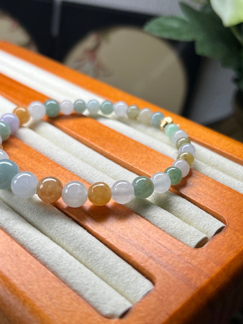 逸品❣️ミャンマー産本翡翠　上品、多彩な色合い翡翠ブレスレット　鑑定書付き